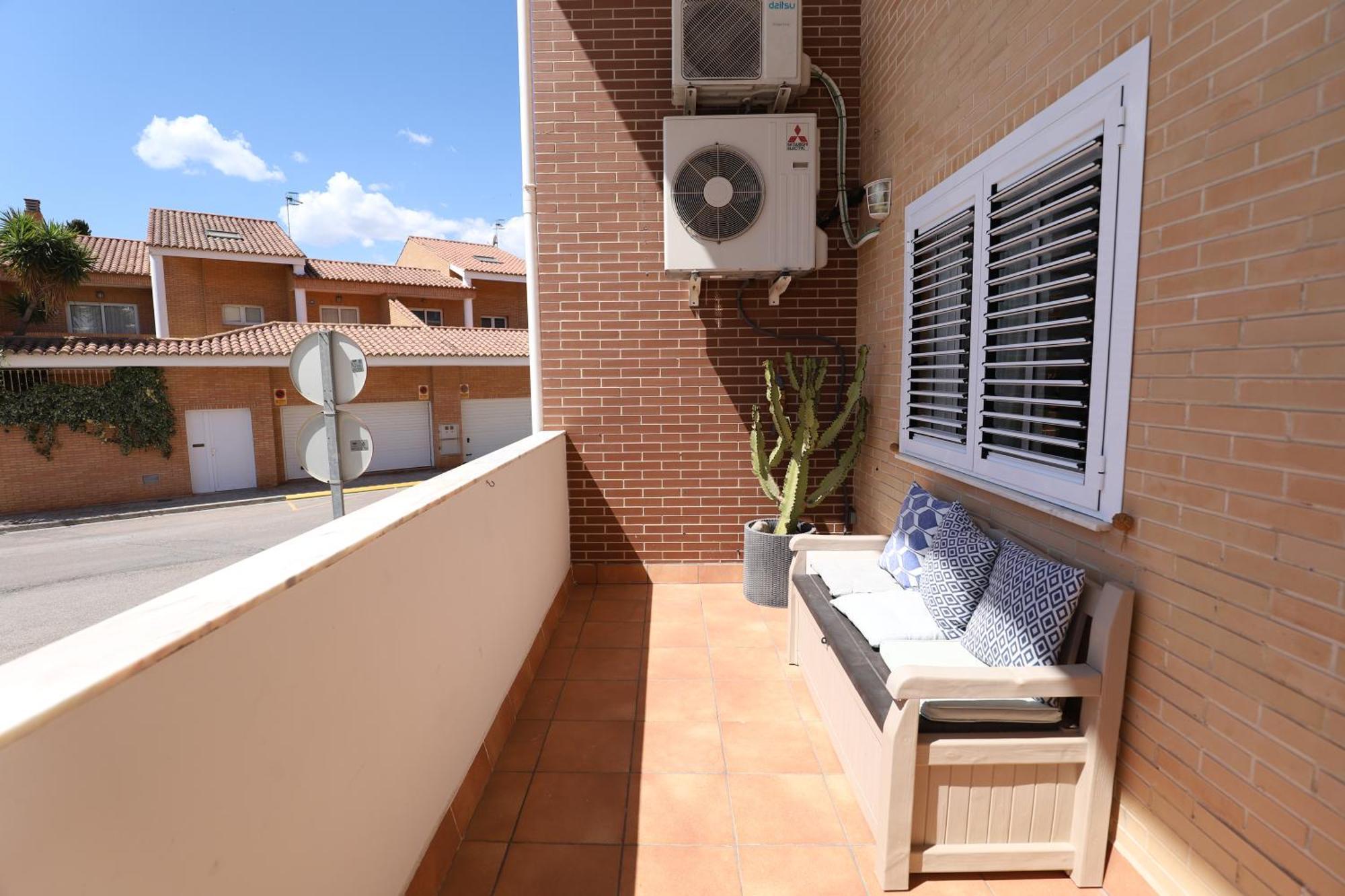 Estupendo Duplex Famililar Con Terrazas Y Parking By Hometels